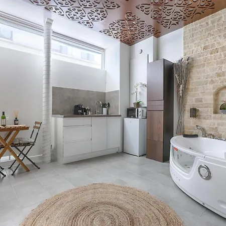Appartamento Mykeypers - Lovely With Jacuzzi Parigi