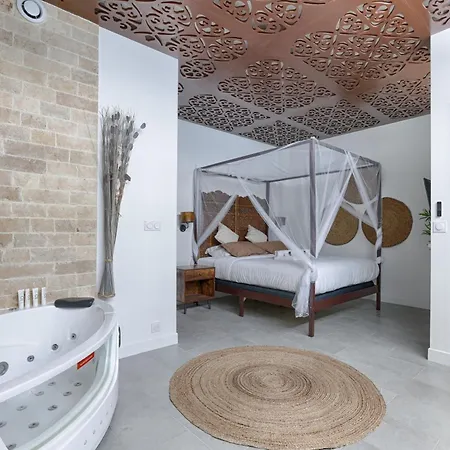 Mykeypers - Lovely With Jacuzzi Parigi